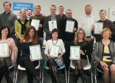 Zástupci oceněných měst. Náměstkyně primátora Ostravy Kateřina Šebestová je v přední řadě druhá zprava. Foto: CI2