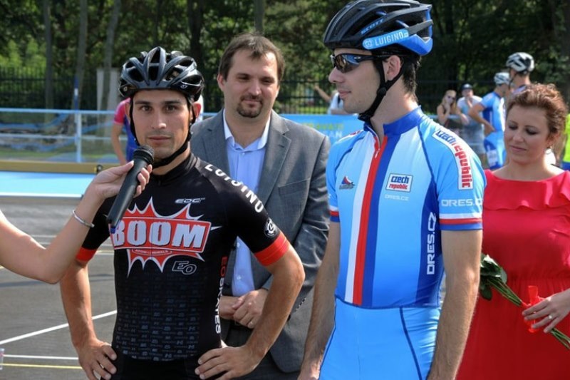 Mistr in-linů Elton De Souza (vlevo). 