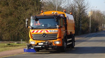 Jeden ze strojů, který čistí ulice od prachu a nečistot. Foto: archiv MMO