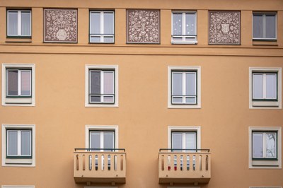 Nová fasáda s obnovenými unikátními sgrafity v Porubě. Foto: Lukáš Kaboň 