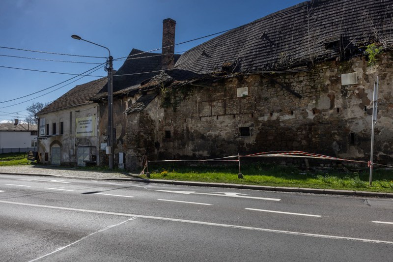 Současný stav někdejší sýpky z přelomu renesance a baroka bude brzy minulostí. Foto: Jiří Zezoň