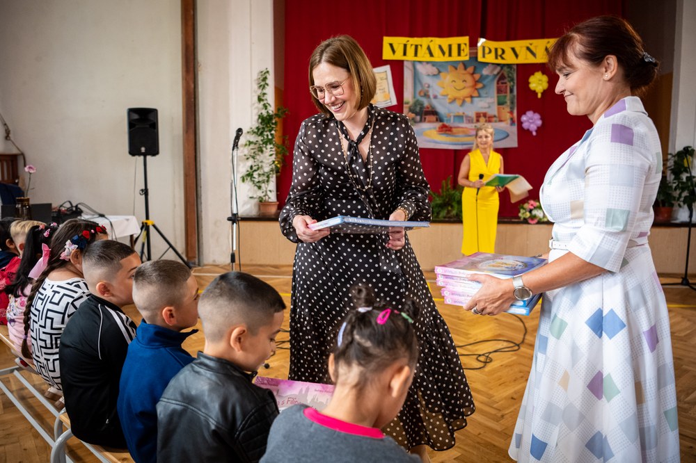 Andrea Hoffmannová při vítání prvňáčků v ZŠ Slezská. Foto: Lukáš Kaboň