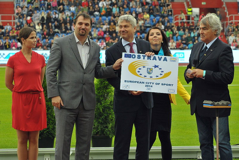 P. Kajnar (vpravo) a M. Štěpánek po převzetí titulu EMS 2014. Snímky: J. Urban, J. Zerzoň