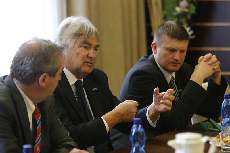 G. F. Lupatelli (uprostřed) během přijetí na radnici