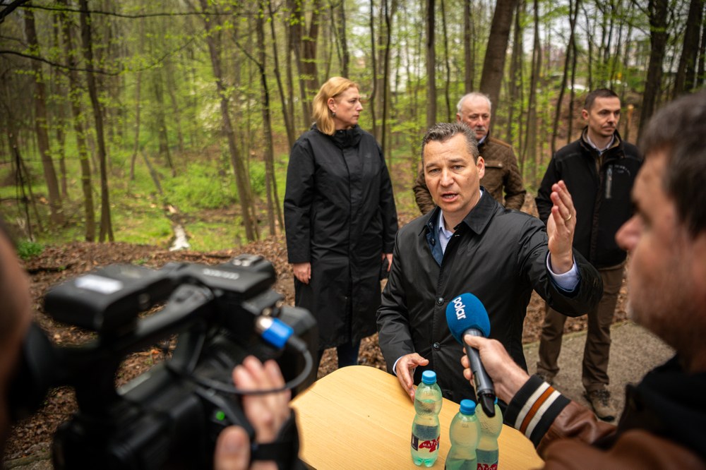 Náměstek primátora Aleš Boháč na tiskové konferenci k rozšíření rekreačně naučné stezky Cesta vody. Foto: Lukáš Kaboň