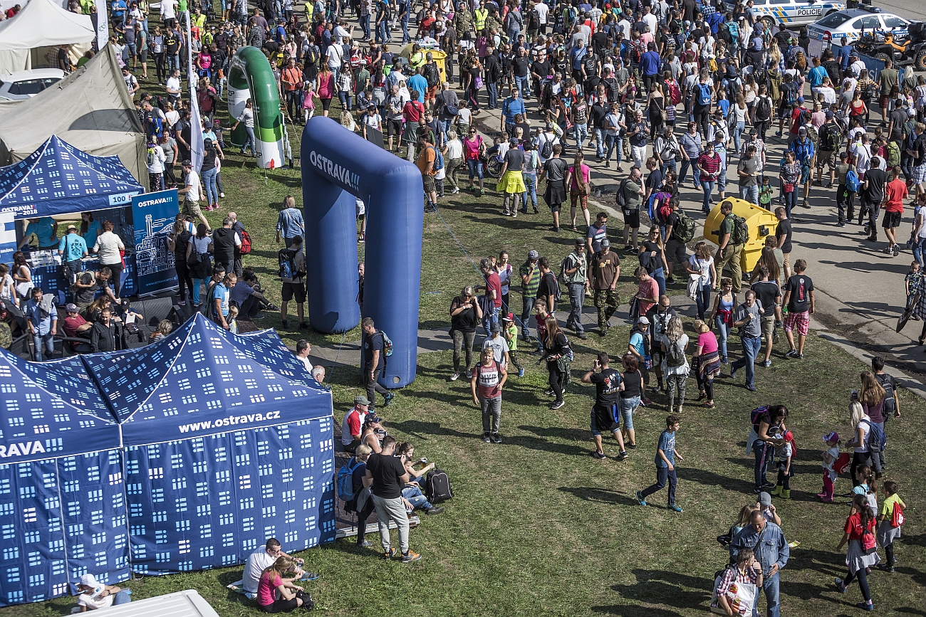 Pohled na loňskou prezentační zónu města. Dny NATO vloni navštívilo přibližně 220 tisíc lidí. Foto: Jiří Zerzoň. Pohled na loňskou prezentační zónu města. Dny NATO vloni navštívilo přibližně 220 tisíc lidí. Foto: Jiří Zerzoň.