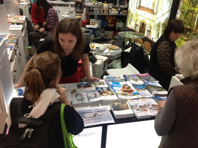 Na snímku: Návštěvníci stánku se zajímají o atraktivity Ostravy a okolí.