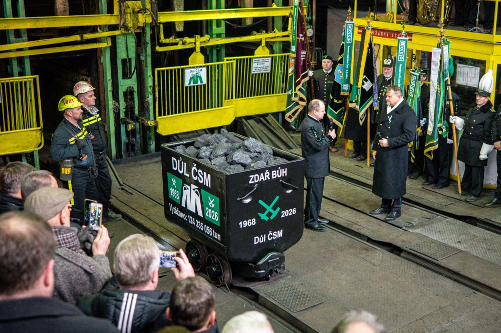 Poslední vozík z poslední těžby opouští důl. Foto: Lukáš Kaboň