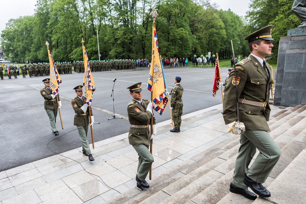 Vzpomínkový akt v Komenského sadech. 