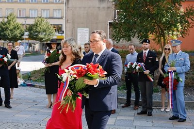Pietního aktu se zúčastnili také ostravský primátor Jan Dohnal a náměstkyně primátora Hana Tichánková. Foto: Jiří Zerzoň