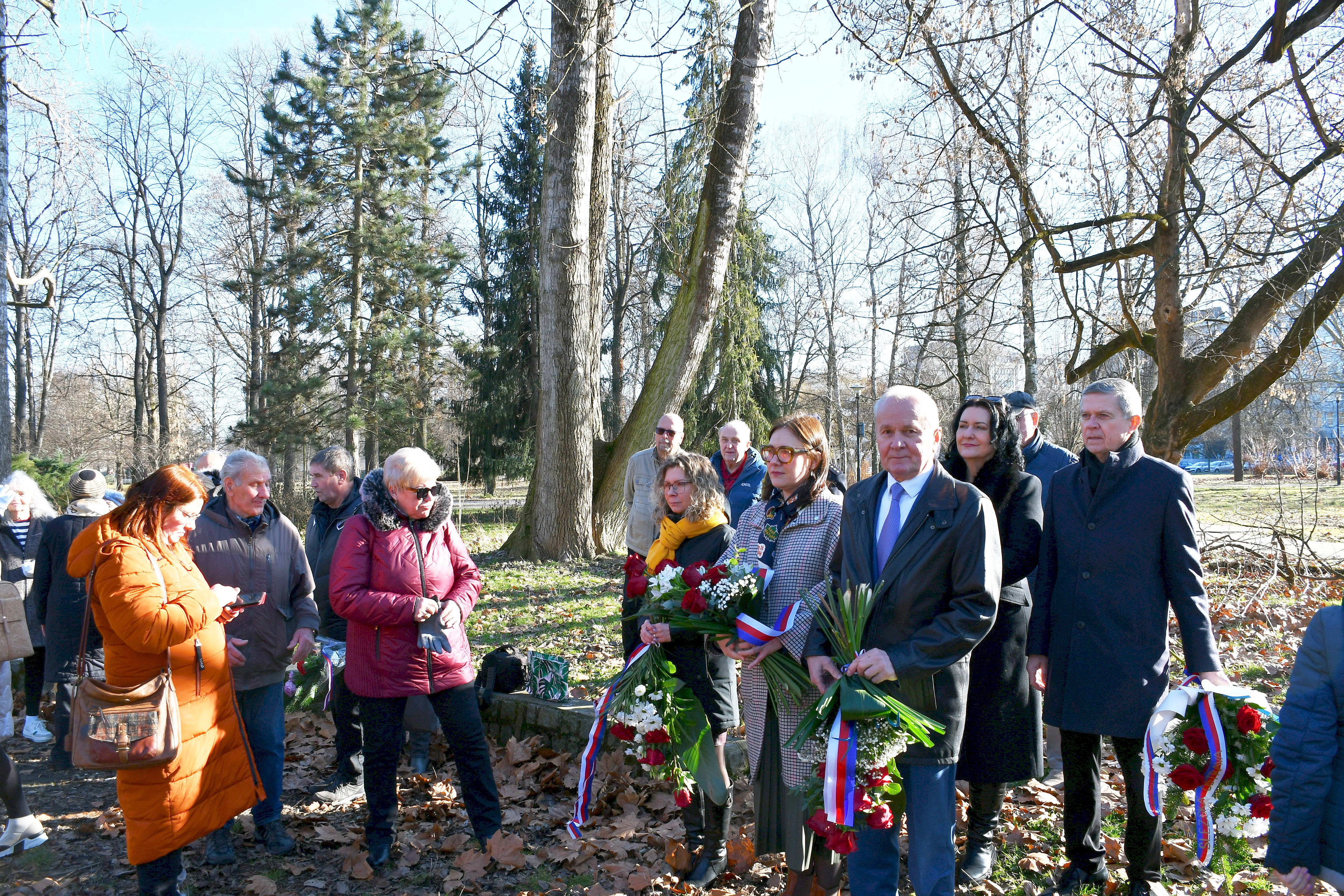 Pietní akt u Památníku obětem holocaustu za účasti zástupců vedení města. Foto: Lukáš Kaboň