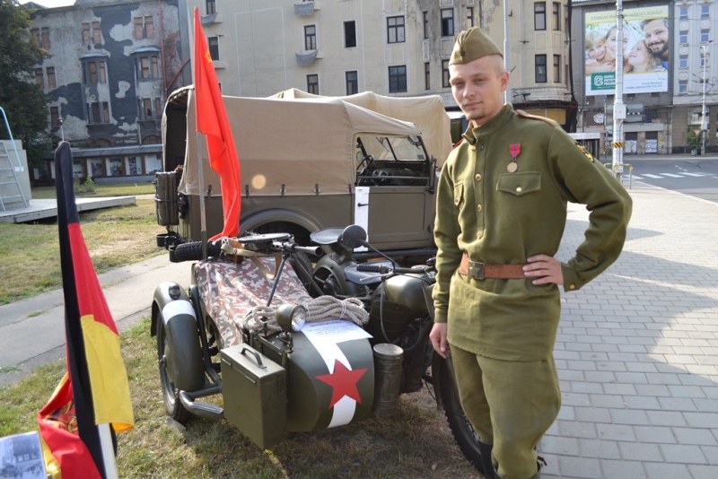 Připomínka 50 let od okupace v ostravských ulicích. 