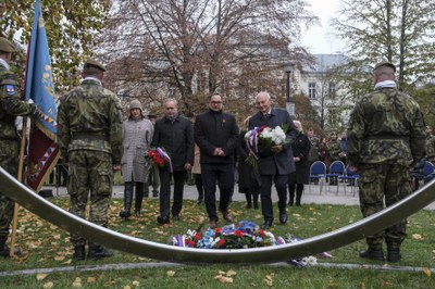Pietní akt u Památníku válečných veteránů. Foto: Adolf Horsinka