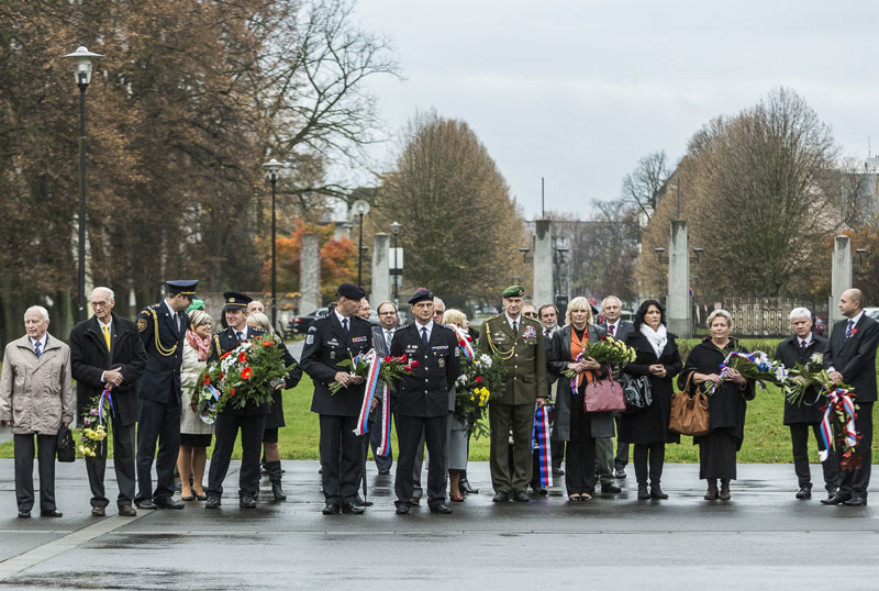 Hosté shromáždění ke Dni vzpomínek.