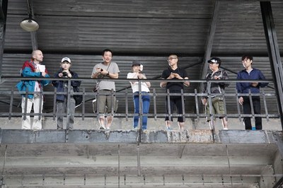 Foto: Korejský filmový štáb v ostravských industriálních kulisách. 