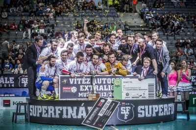 FOTO: Florbalisté 1. SC WOOW Vítkovice, mistři ČR 2014. Snímek: J. Zerzoň