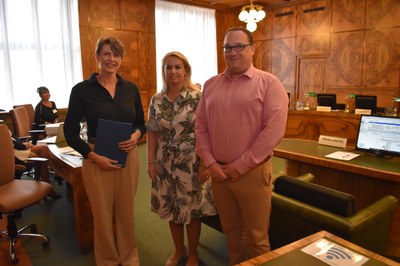 Alena Punčochářová s primátorem Janem Dohnalem a jeho náměstkyní Lucií Baránkovou Vilamovou. Foto: MMO