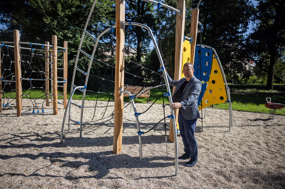 Hřiště v Čujkovově ulici si krátce po otevření prohlédl také náměstek primátora Aleš Boháč