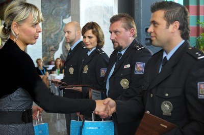 Simona Piperková s policisty ze specializovaného týmu