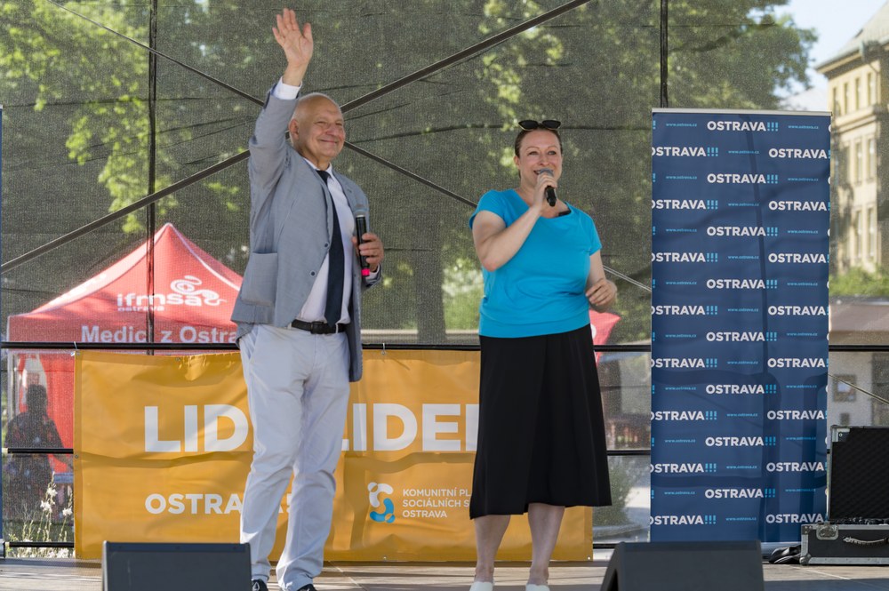 Náměstek primátora Zbyněk Pražák na akci Lidé lidem, která přibližuje veřejnosti činnost sociálních služeb. Foto: Martin Popelář