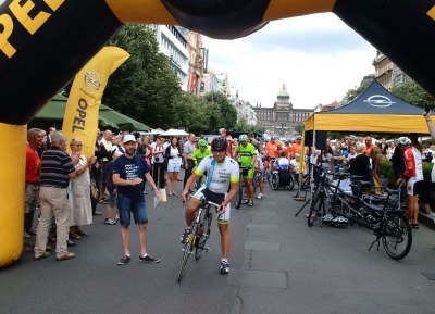Start cyklo maratonu se uskutečnil na Václavském náměstí v Praze. Foto: MMO