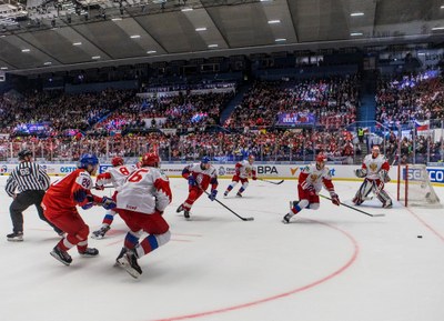 Ve svém úvodním zápase se český tým střetl s Ruskem. V dramatickém souboji slavili Češi výhru 4:3. Foto: Jiří Zerzoň