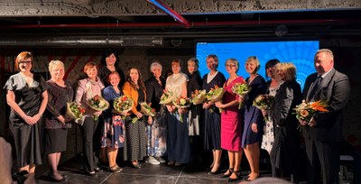 Ocenění pedagogové předchozího ročníku s náměstkyní primátora Andreou Hoffmannovou. Foto: Adolf Horsinka