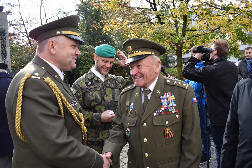 Na vzpomínkovém setkání se potkali zástupci vojenských organizací. 