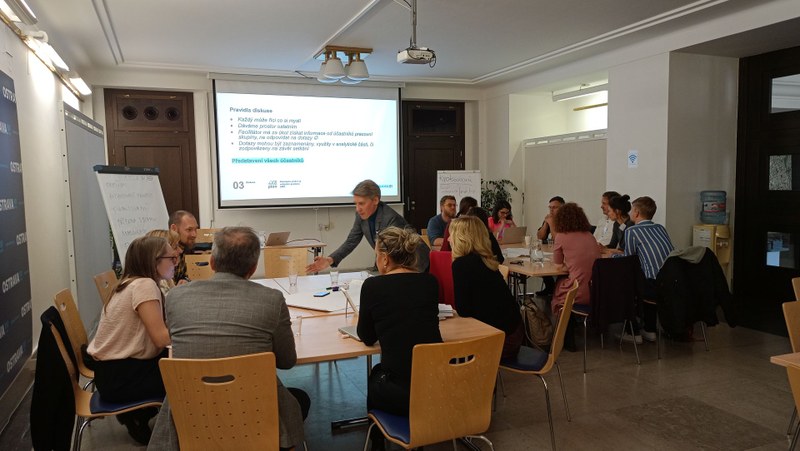Setkání jedné z pracovních skupin k problematice umění ve veřejném prostoru. Foto: Simona Velechovská