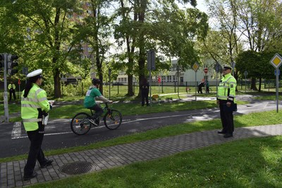 Na dopravním hřišti žáci prokazovali znalosti silničního provozu. Foto: Hana Oborilová