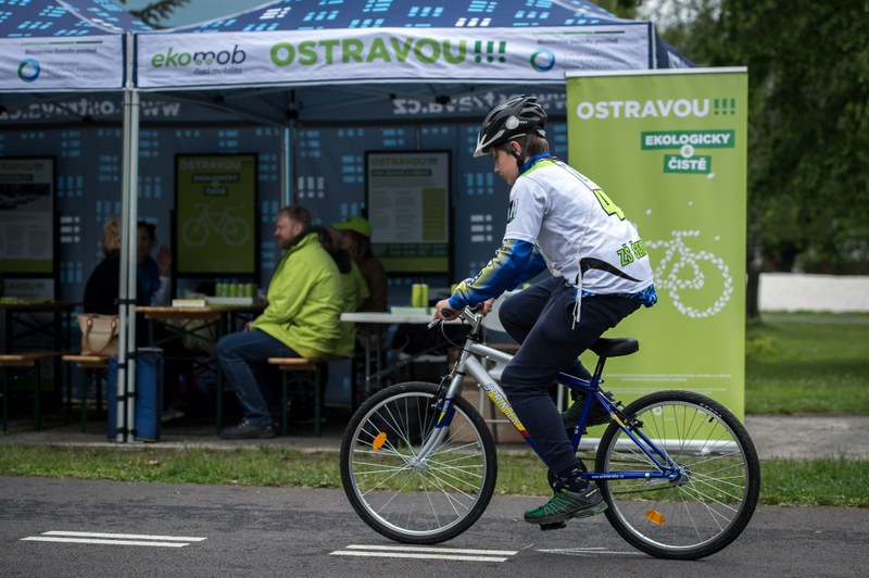 Žáci testovali i jízdu zručnosti.