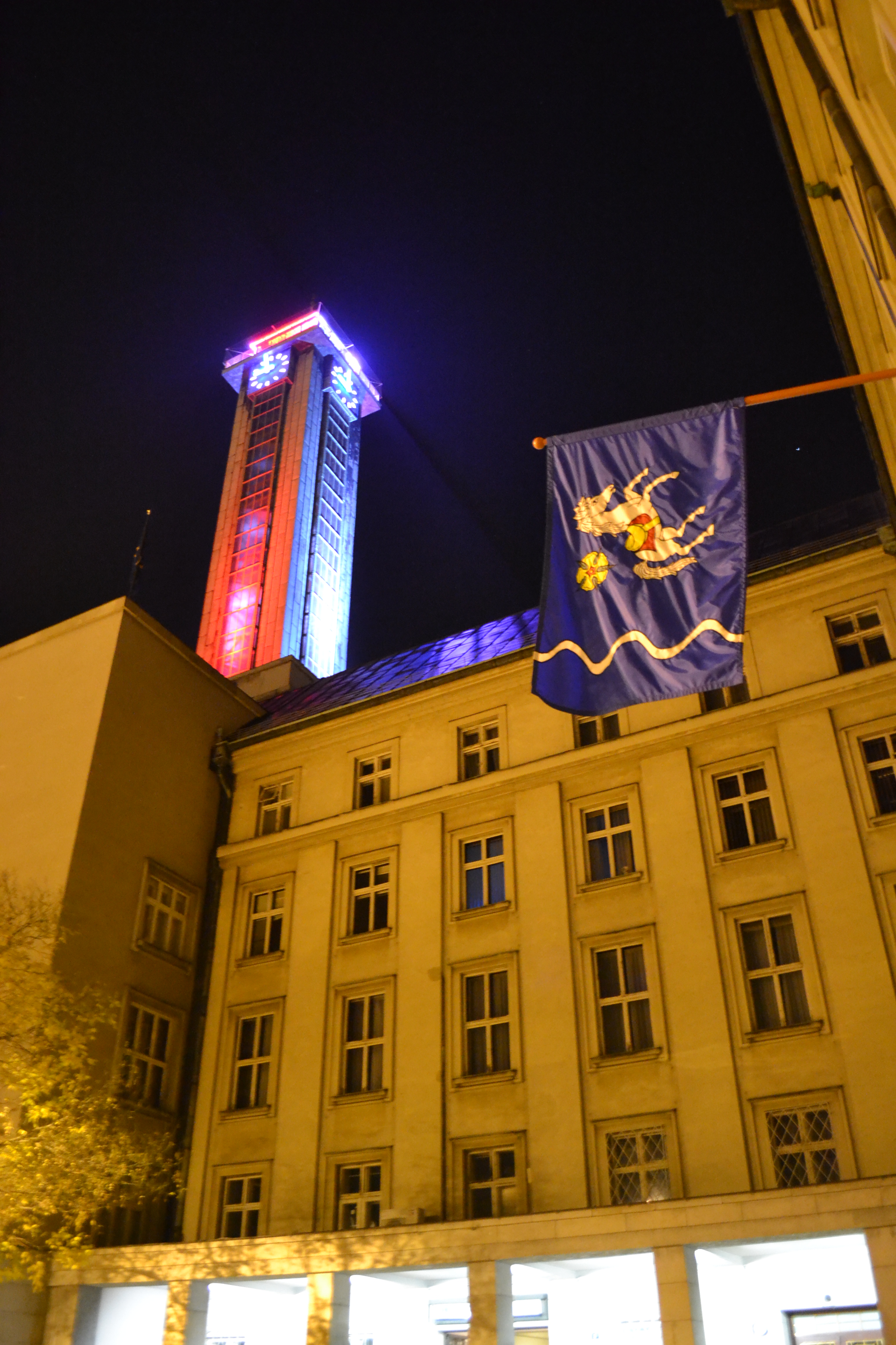 Věž Nové radnice při stém výročí vzniku Československa, dne 28. 10. 2018. Foto: Lukáš Kaboň