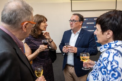 Jan Dohnal v rozhovoru s účastníky Ostravských dnů nové hudby. Foto: Jiří Zerzoň