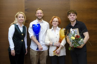 Náměstkyně primátora Lucie Baránková Vilamová s držiteli Ceny Thálie z ostravských divadelních scén. Foto: Adolf Horsinka