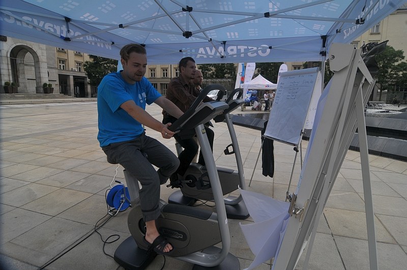 Charitativní kilometry na stacionárních kolech pro Radka Naňáka