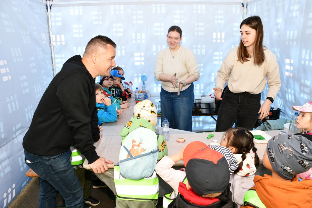 Náměstek primátora Aleš Boháč při účasti na edukativním programu ke Dni Země. Ilustrační foto