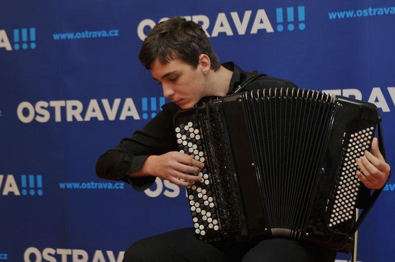 Nejen seniorům roku zahrál na akordeon Jan Masnica