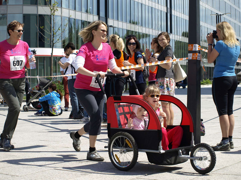 Dětské kočárky nejsou překážkou v účasti.