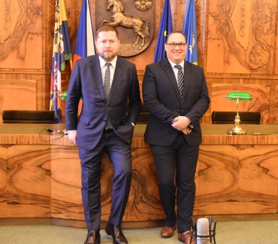 Guvernér Aleš Michl s primátorem Janem Dohnalem v síni Rady města Ostravy. Foto: MMO