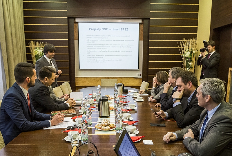 Z jednání ministra Dienstbiera a náměstka Michala Mariánka.