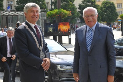 FOTO: Prezidenta Václava Klause uvítal primátor Petr Kajnar