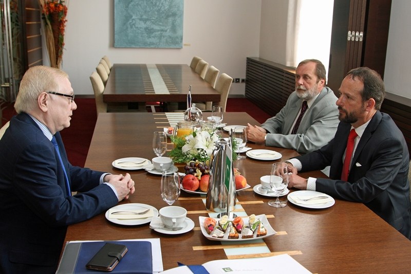 Jednání s primátorem T. Macurou se týkala hlavně otázek spolupráce. 