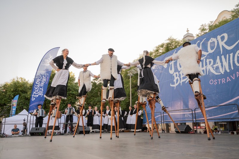 Folklor bez hranic je každoroční oblíbenou akci, přibližující folklorní umění současnému divákovi. Foto: FBH