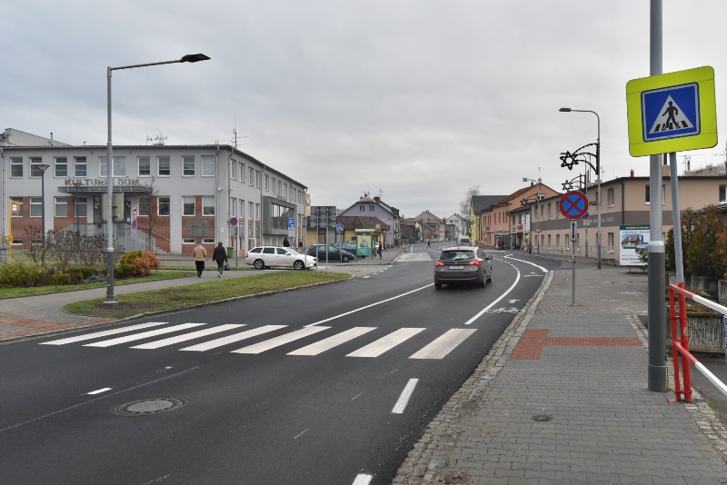 Opravená Hlučínská ulice v centru Petřkovic.