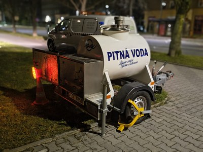 Kontejner s pitnou vodou. Foto: OVAK
