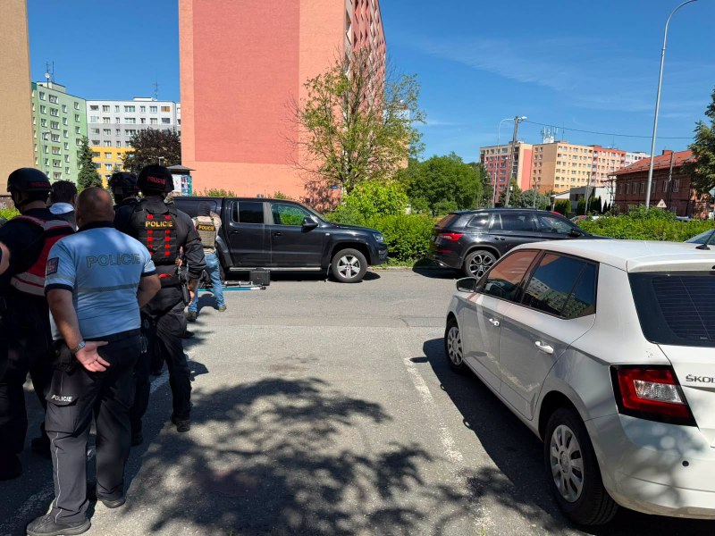 Policejní zásah v Zimmlerově ulici. Foto: Události Ostrava (facebookový profil)