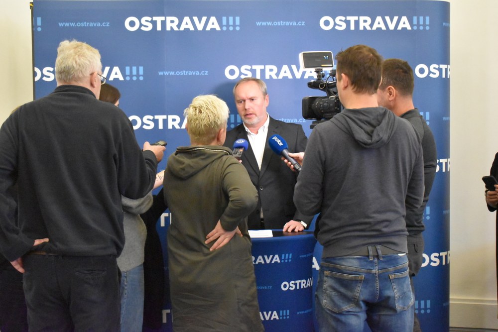 Náměstek primátora Břetislav Riger na tiskové konferenci k ostravským stavebním předpisům. Ilustrační foto
