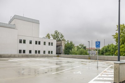 Parkovací plocha u porubského Pokladu. Foto: Jiří Zerzoň