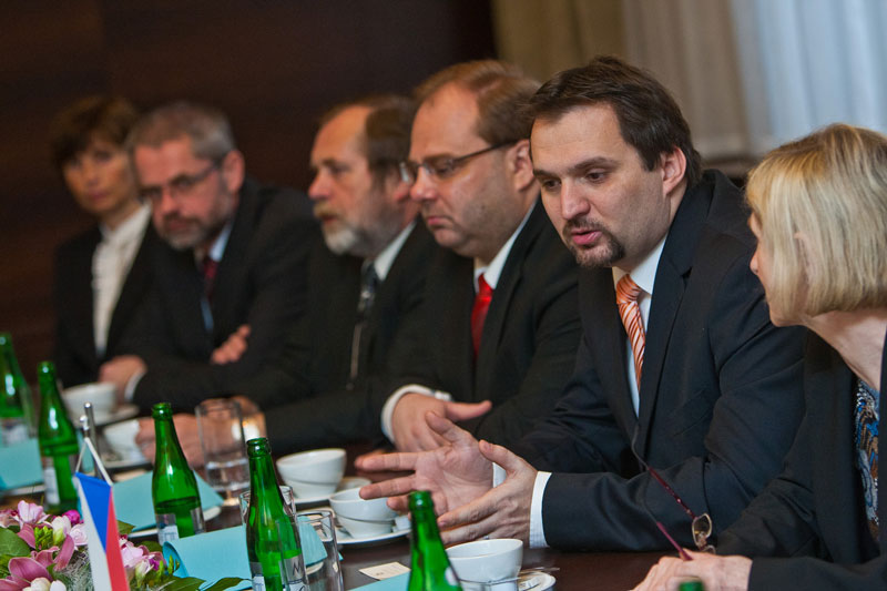 M. Štěpánek (první zprava) vítá africké hosty