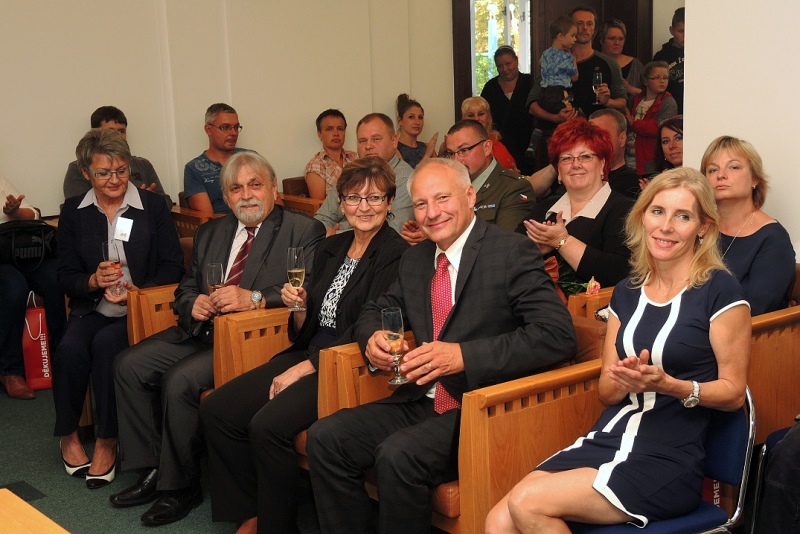 Čestní hosté a účastníci slavnostního shromáždění dárců krve.